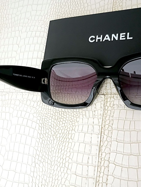 New Chanel 5435 C.501/6G Black/Gold, Grey Gradient Lens RECTANGLE SUNGLASSES . main image 10
